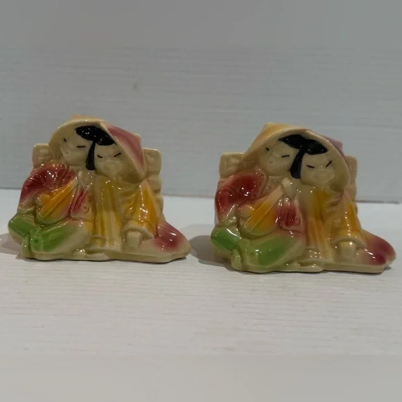 Vintage Shawnee Pottery Asian Couple Planter Set Pair USA 1949 - Picture 1 of 8
